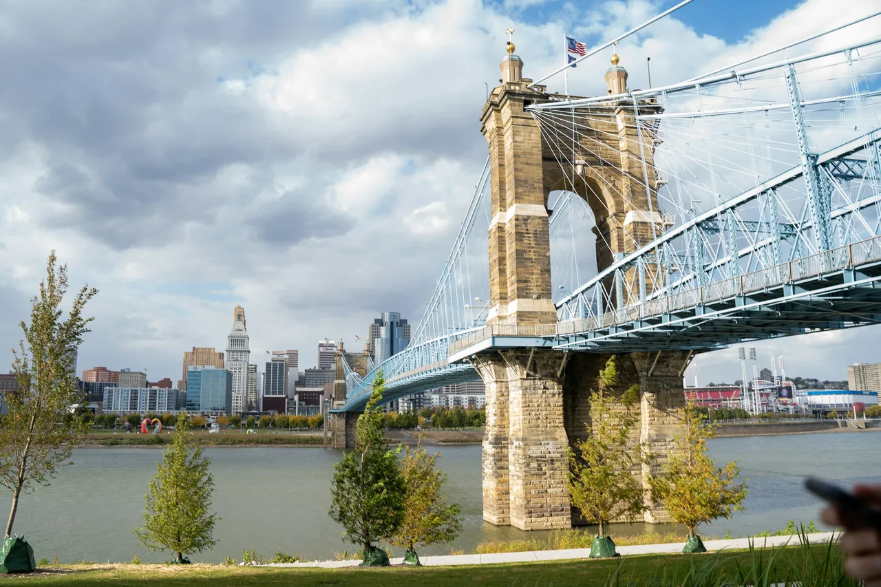 Cincinnati skyline and the John A. Roebling Suspension Bridge over the Ohio River.